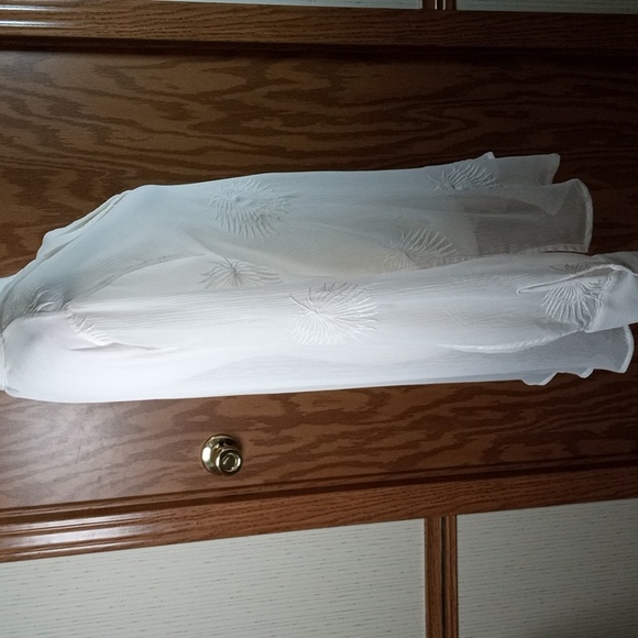 Simply Vera Wang Sheer Embroidered, Contemporary, Feminine, Classic, Contemporar - Picture 9 of 10